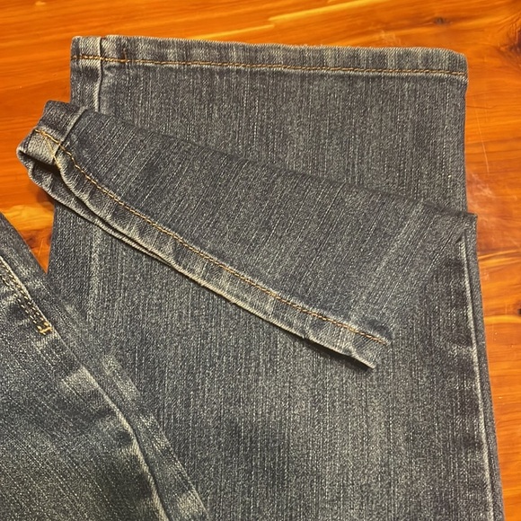 Size 14 Gloria Vanderbilt Amanda boot cut medium wash blue denim jeans - Picture 9 of 16